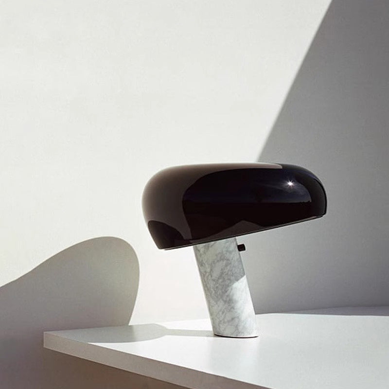 Nordic Snoopy™ | Marmoriertes Design Tischlampe