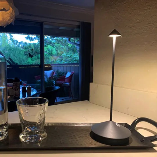 ClarityGlow | Draadloze LED Tafellamp