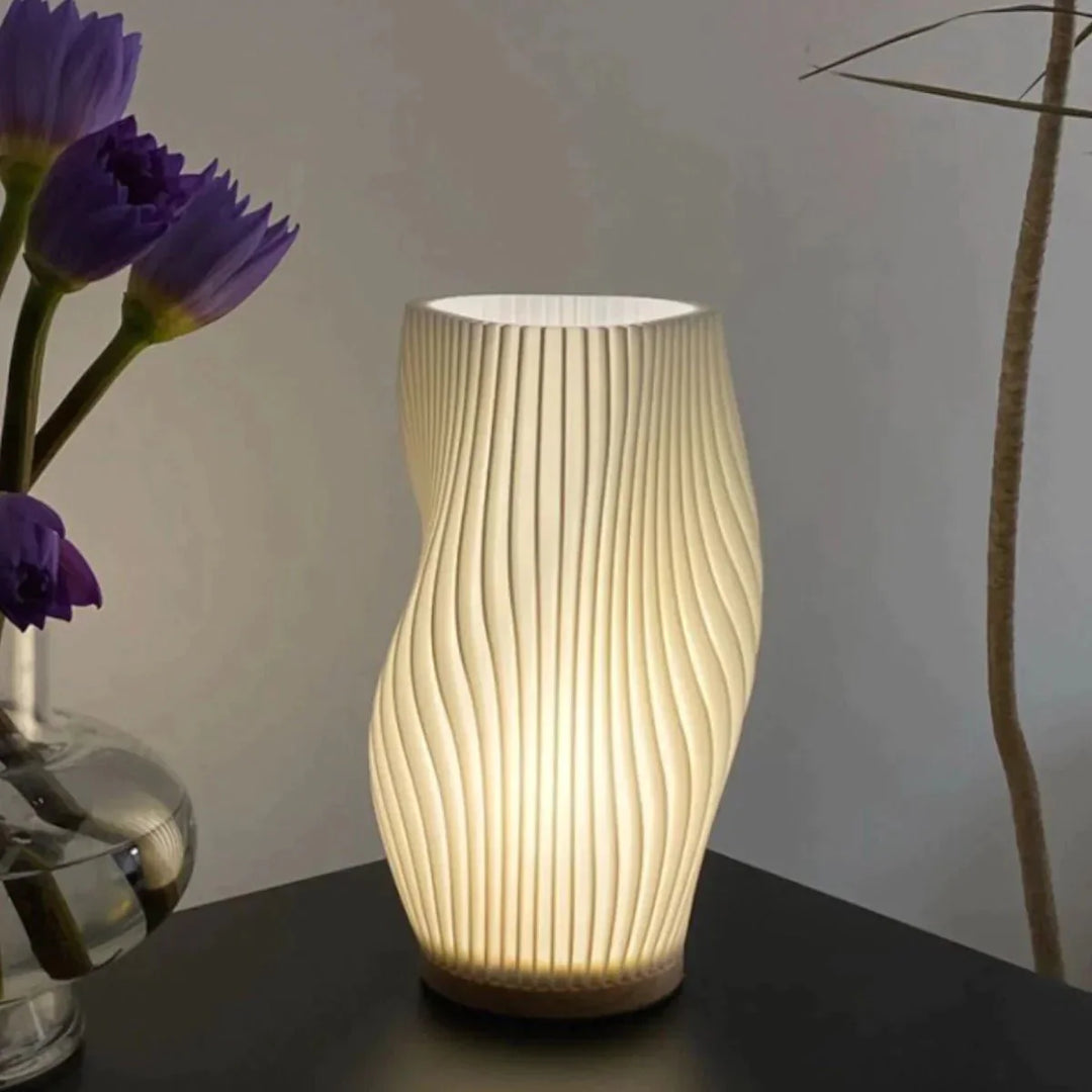 Serene Wavecrest Lamp | Moderne Golfvormige Tafellamp | Dimbare LED & USB-Aansluiting
