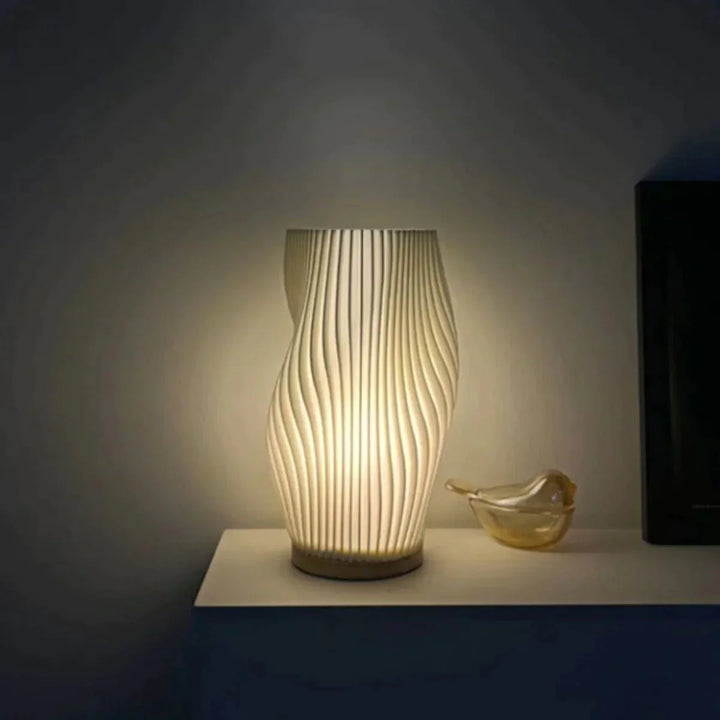Serene Wavecrest Lamp | Moderne Golfvormige Tafellamp | Dimbare LED & USB-Aansluiting