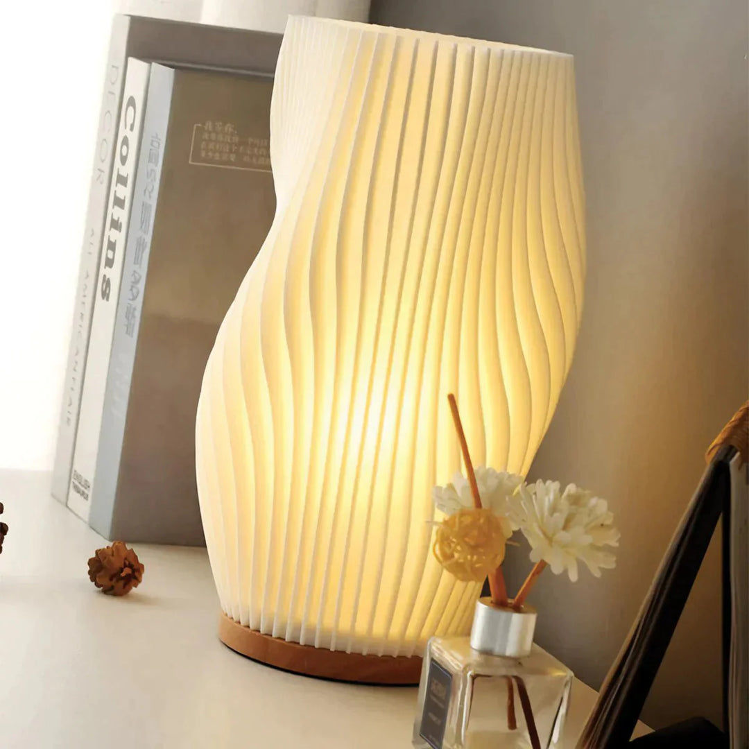 Serene Wavecrest Lamp | Moderne Golfvormige Tafellamp | Dimbare LED & USB-Aansluiting