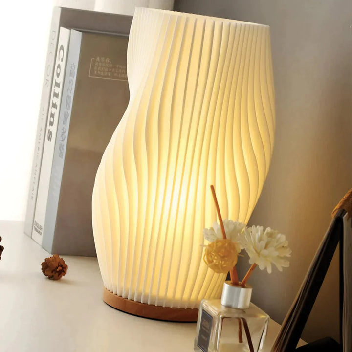 Serene Wavecrest Lamp | Moderne Golfvormige Tafellamp | Dimbare LED & USB-Aansluiting