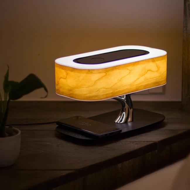 Tafellamp met Draadloze Oplader, Bluetooth Speaker & Dimbare Verlichting | Houten Design