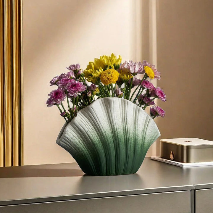 Seashell Serenity Vaas | Uniek Schelpdesign | Keramiek | 16 x 19 cm
