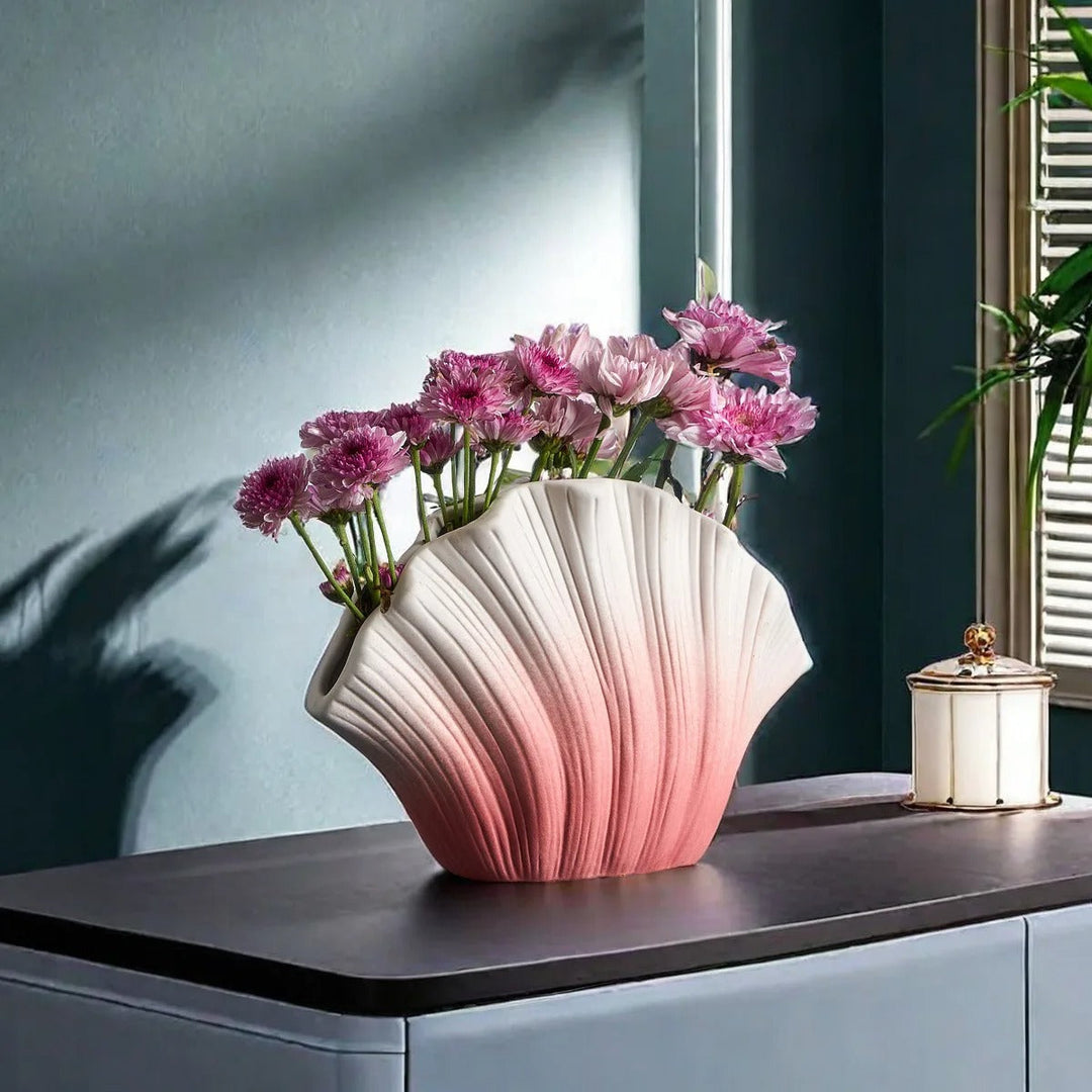 Seashell Serenity Vaas | Uniek Schelpdesign | Keramiek | 16 x 19 cm