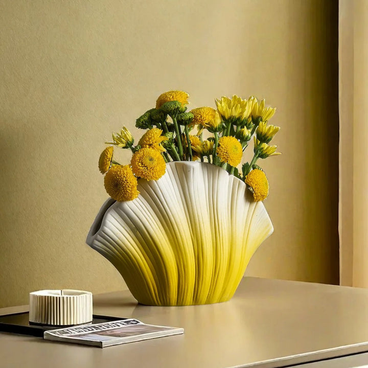 Seashell Serenity Vaas | Uniek Schelpdesign | Keramiek | 16 x 19 cm