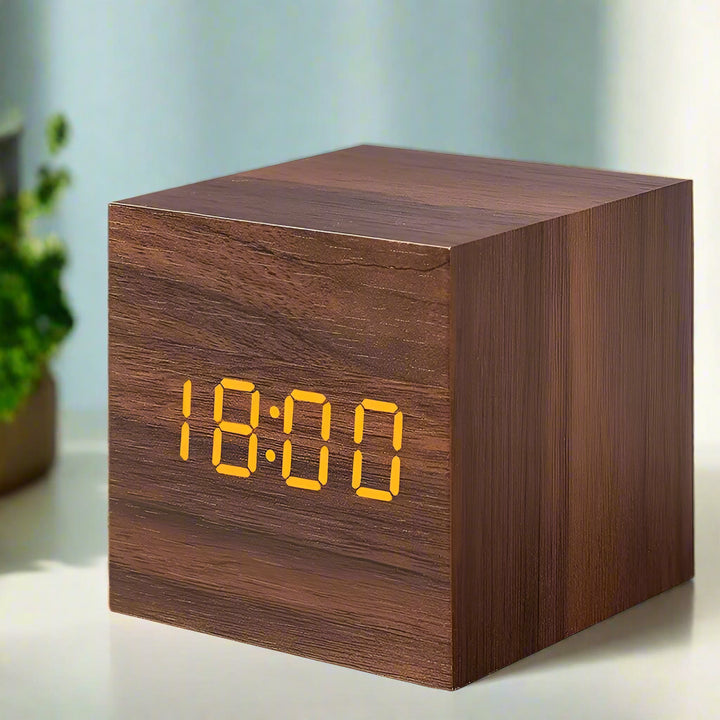ChronoLux - Nordic Digitale LED Wekker met Spraakbesturing - Maak je ochtenden moeiteloos!
