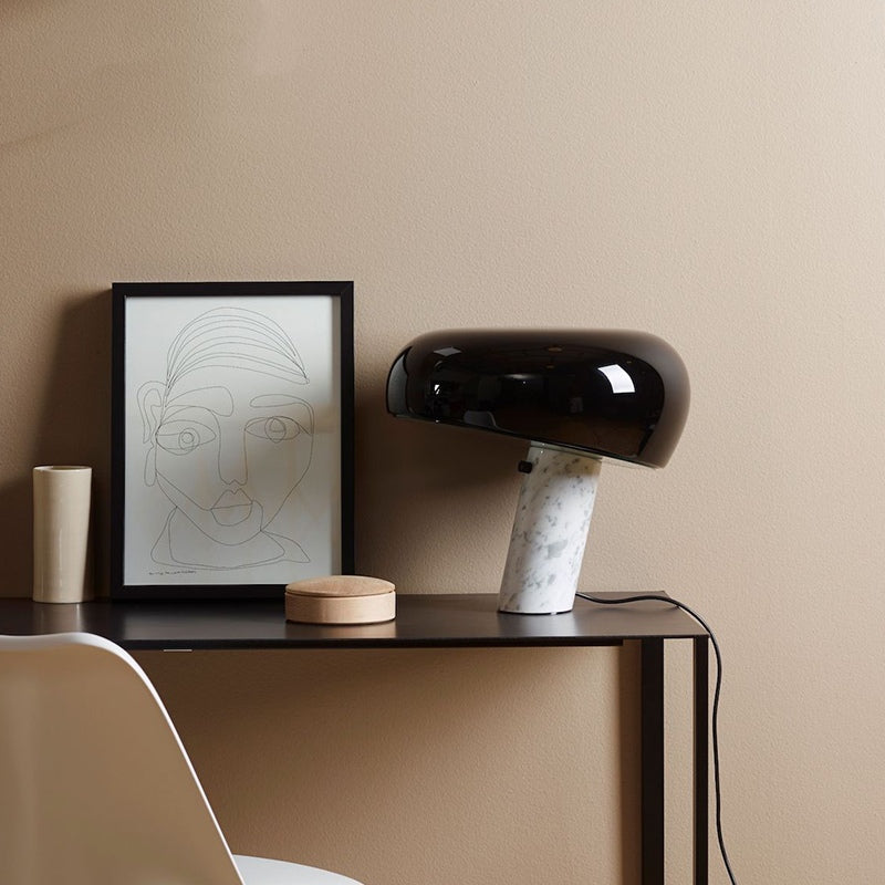 Nordic Snoopy™ | Marmoriertes Design Tischlampe