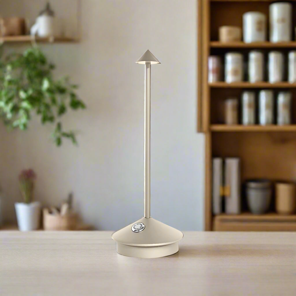 ClarityGlow | Draadloze LED Tafellamp